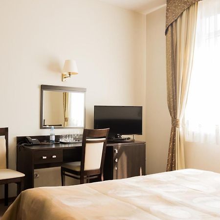 Portius Hotel Krosno Exterior photo