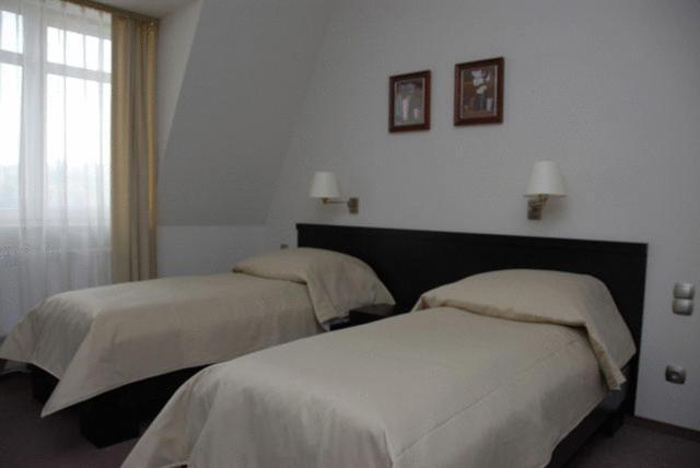 Portius Hotel Krosno Exterior photo