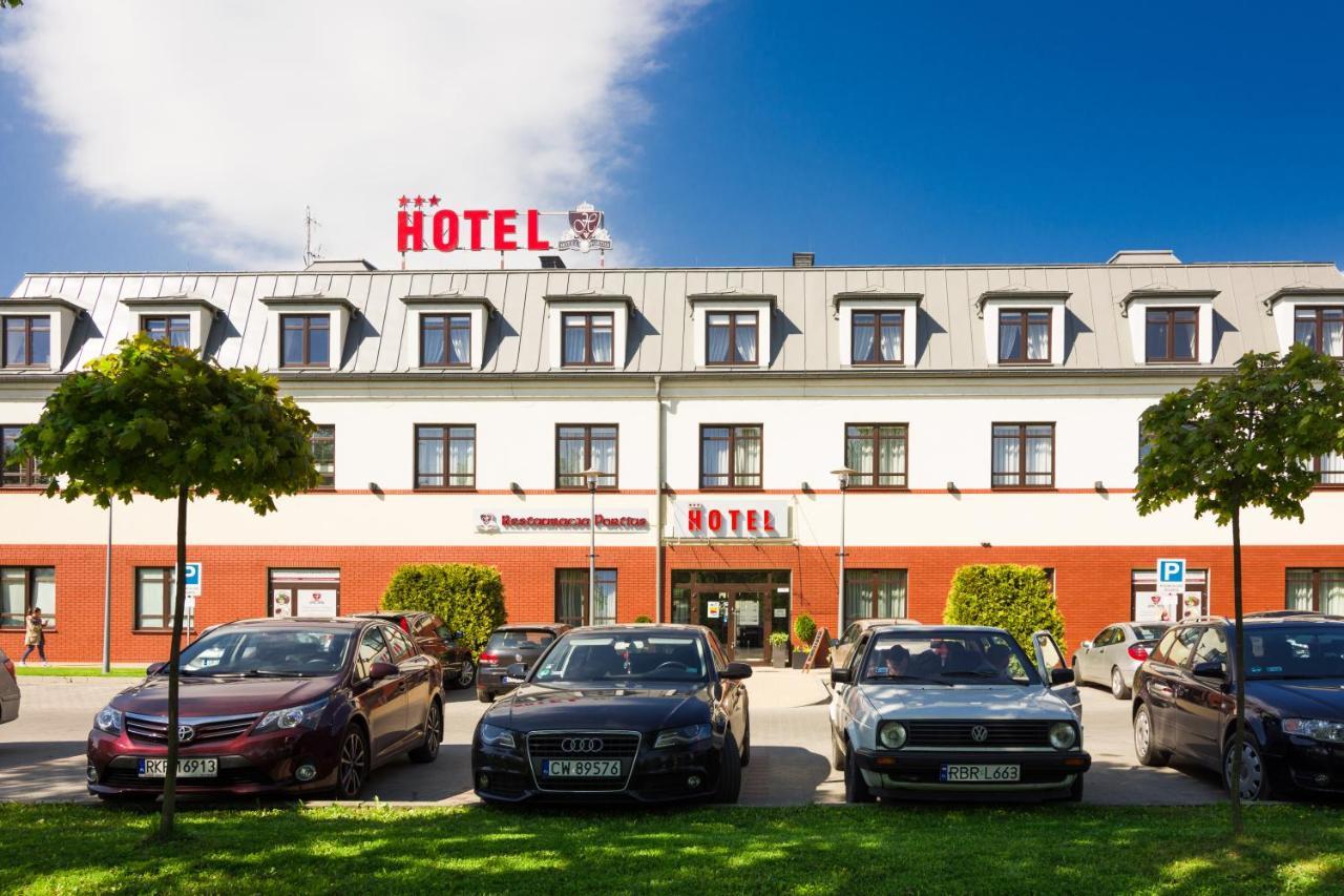 Portius Hotel Krosno Exterior photo