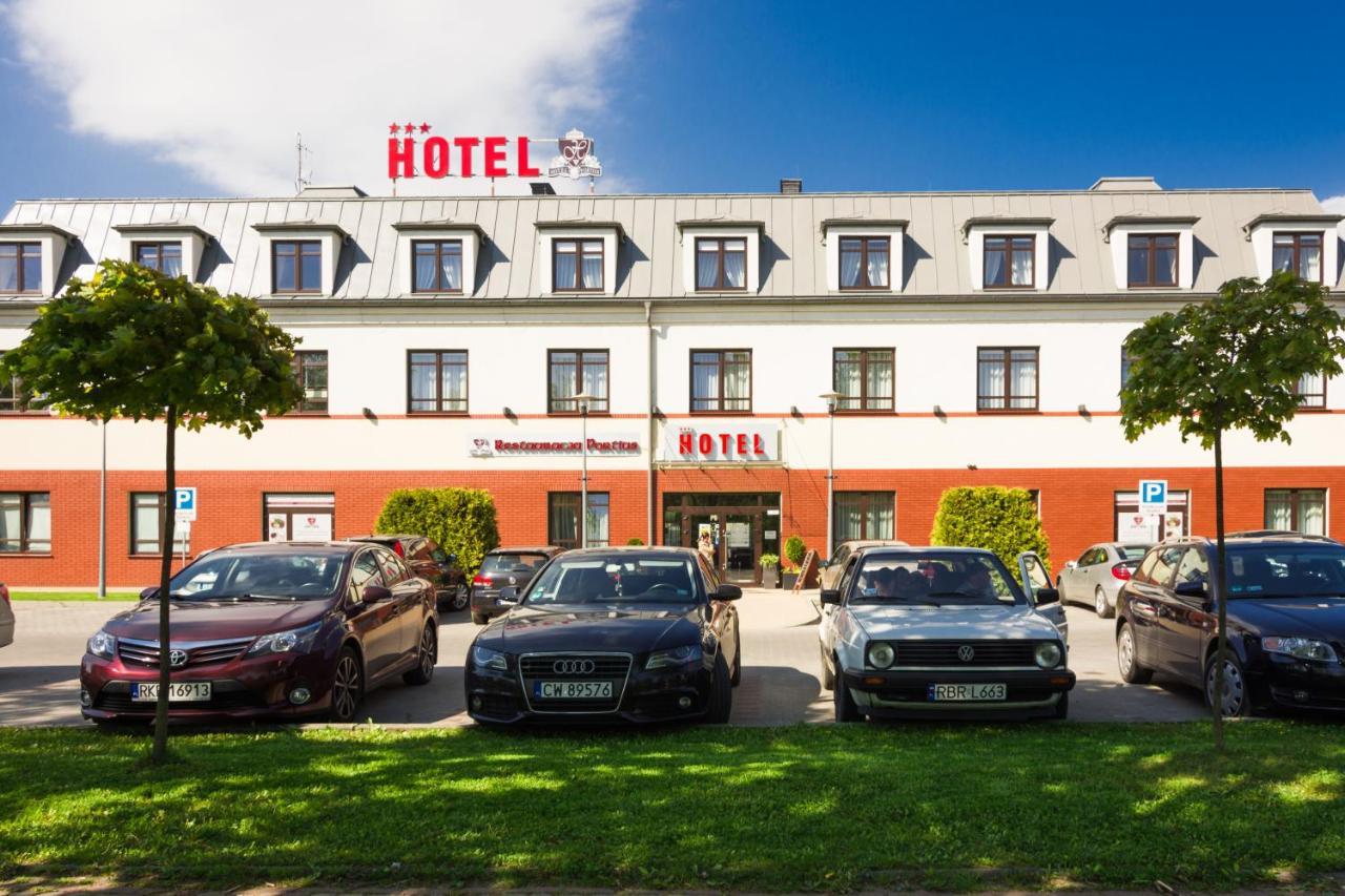 Portius Hotel Krosno Exterior photo