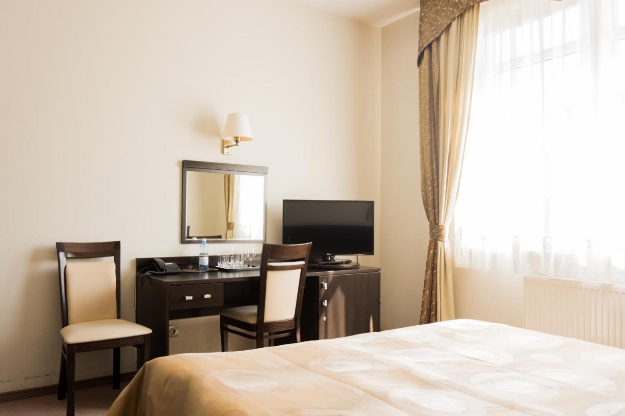 Portius Hotel Krosno Exterior photo