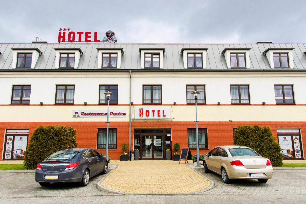 Portius Hotel Krosno Exterior photo
